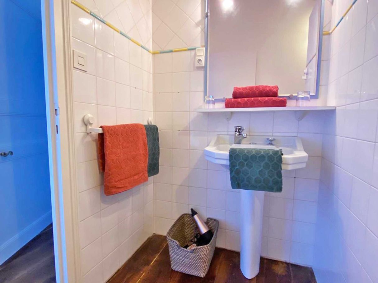 salle d'eau dans la chambre