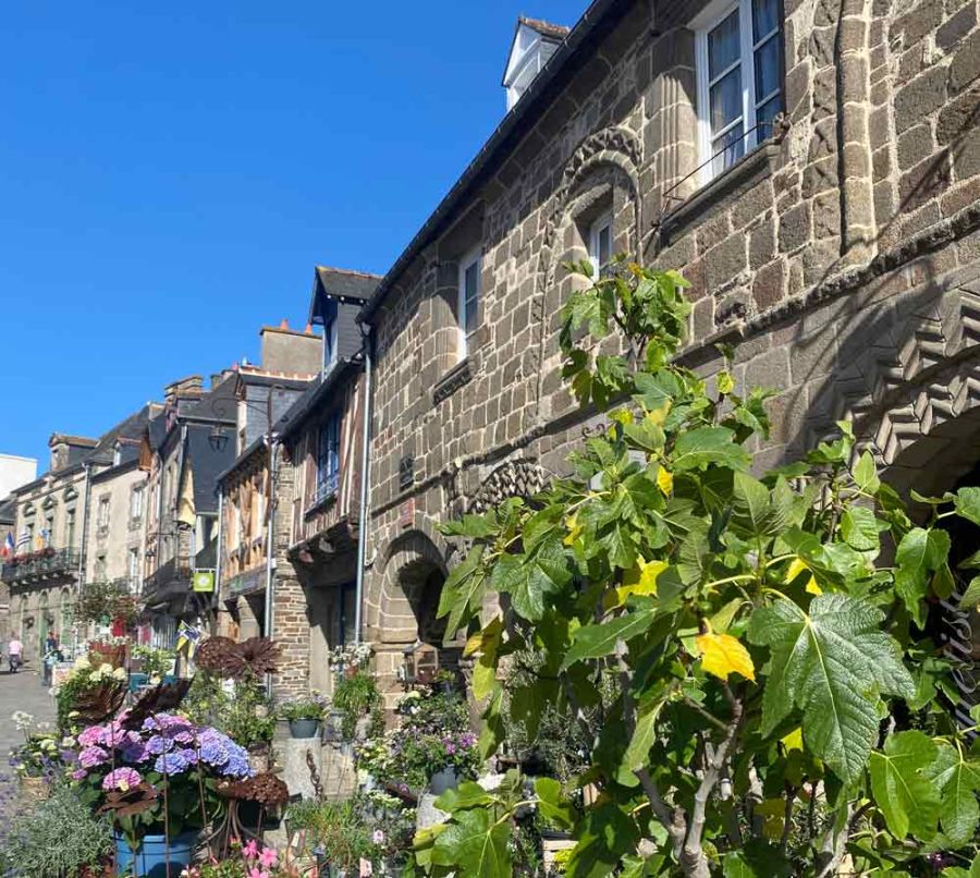 facades médiévales de dol de bretagne